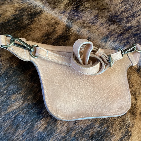 Sundance Leather Rivet Crossbody Shoulder Bum Bag - Picture 2 of 5
